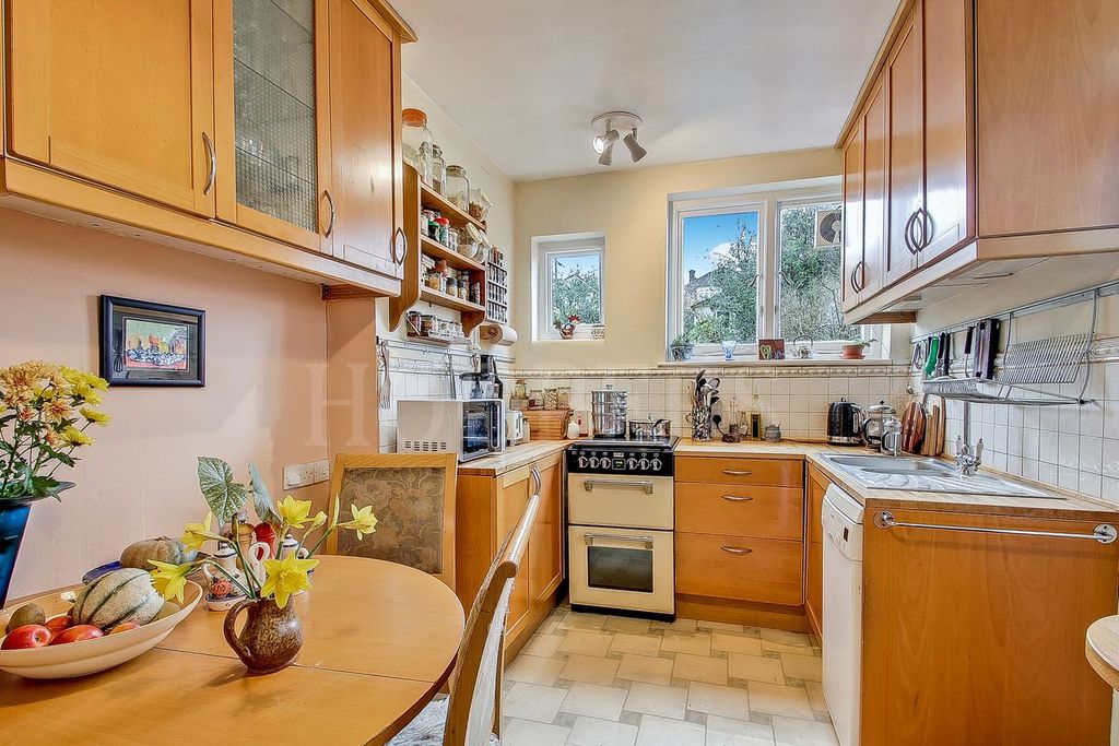 Property photo 3 of 16