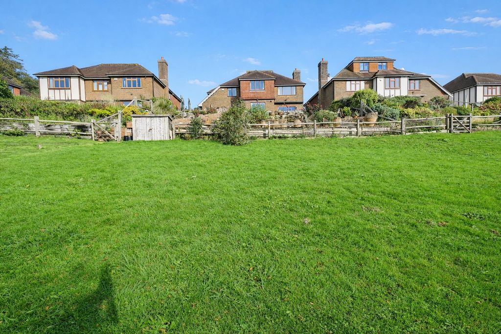 Property photo 2 of 37 37764Cfc-2324-4Ef5-9Cb5-Bfcb76cc180d.Png