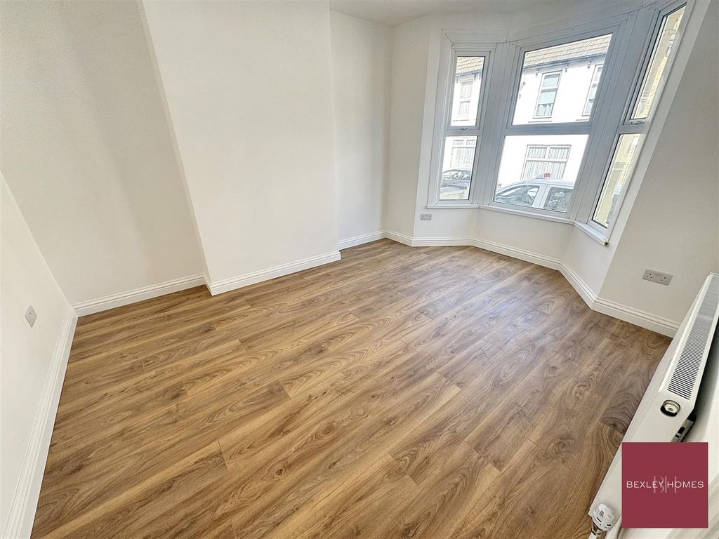 Property photo 3 of 11 Img_9711 (1).Jpg