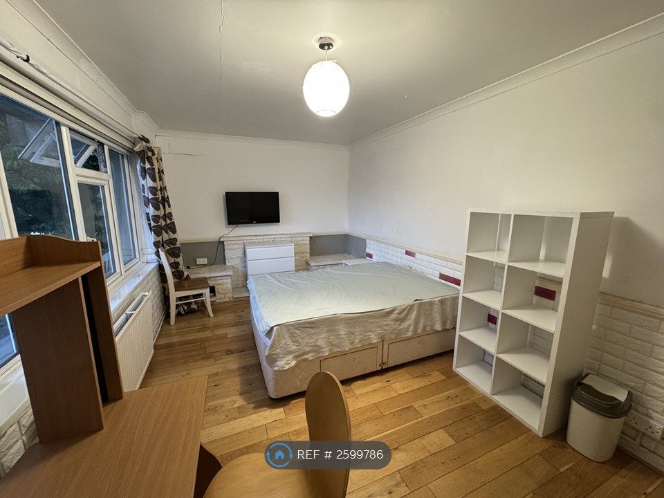 Property photo 3 of 7 Large Double For Couple £900