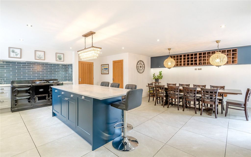 Property photo 3 of 21 Kitchen