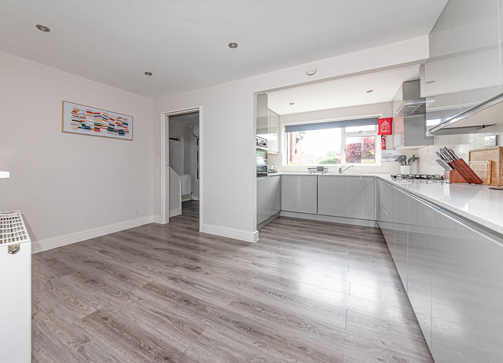 Property photo 3 of 21 2