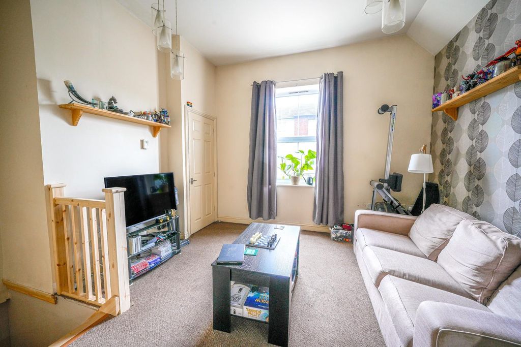 Additional image 6 of 2 bed flat for saleLake Street, Leighton Buzzard LU7