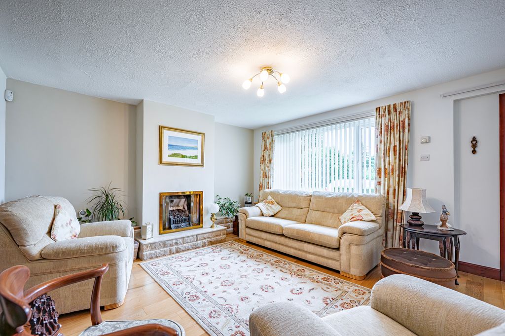 Property photo 3 of 39