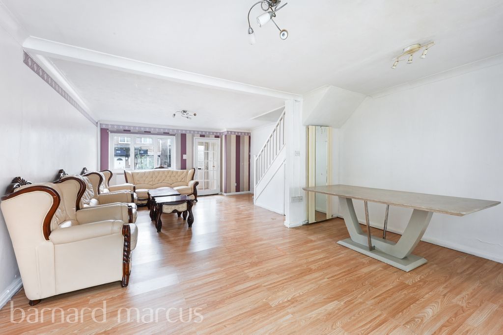 Property photo 2 of 8 Image