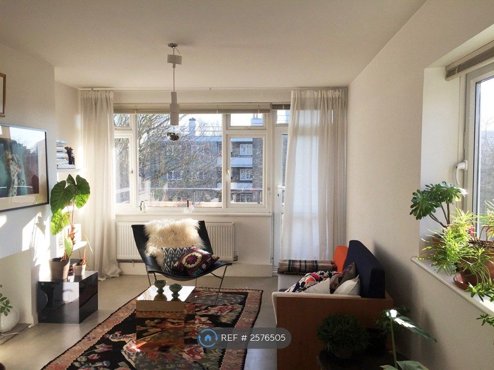 Property photo 1 of 10 Lounge