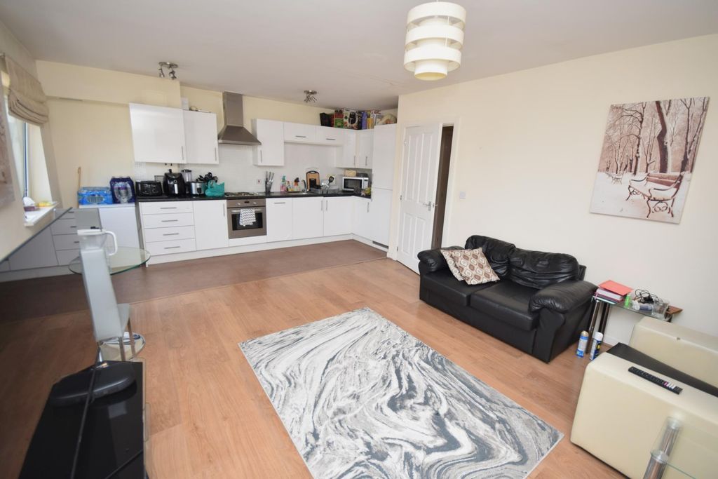 Property photo 3 of 7 Kitchen/Lounge