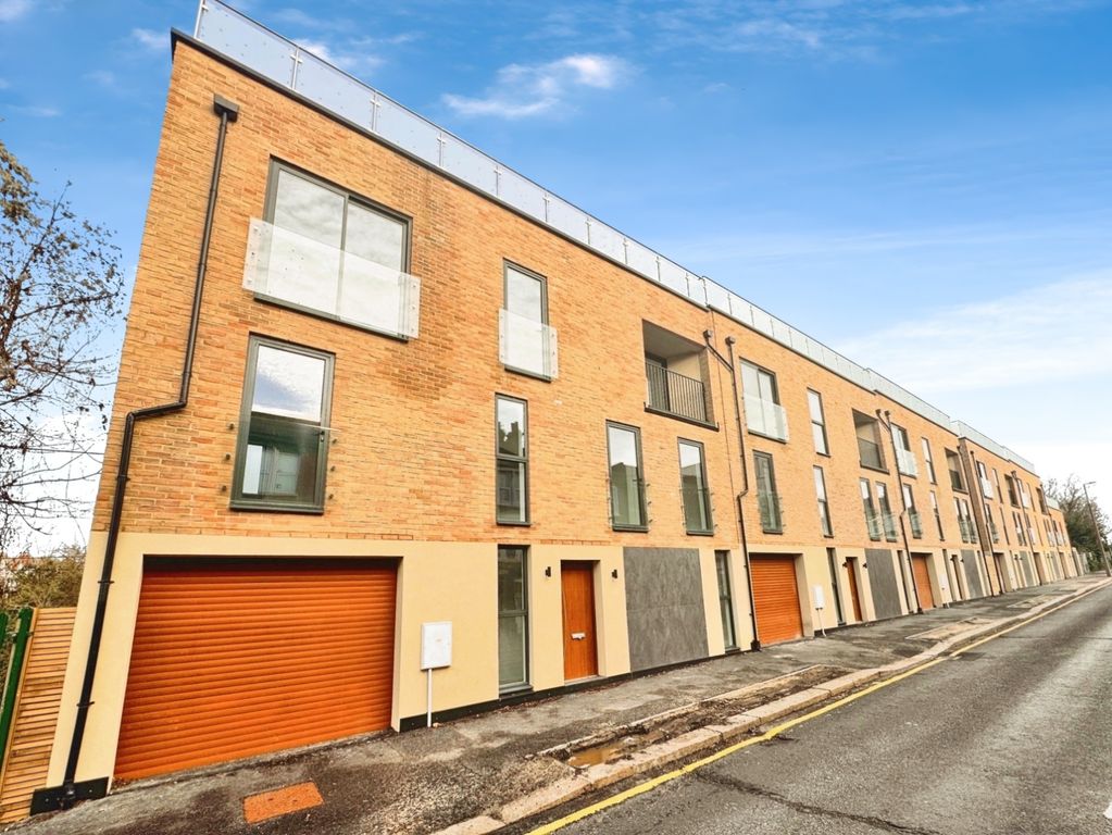 Property photo 1 of 20 Pbox-Front_Of_House-427330.Jpg