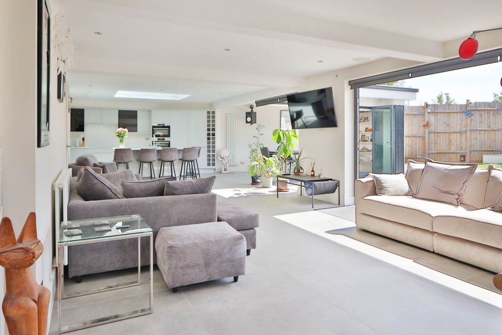 Property photo 1 of 28