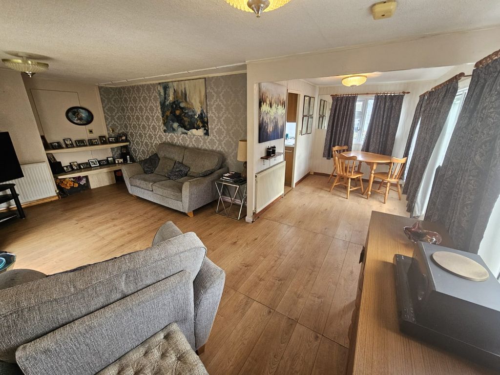 Property photo 2 of 14 4927842