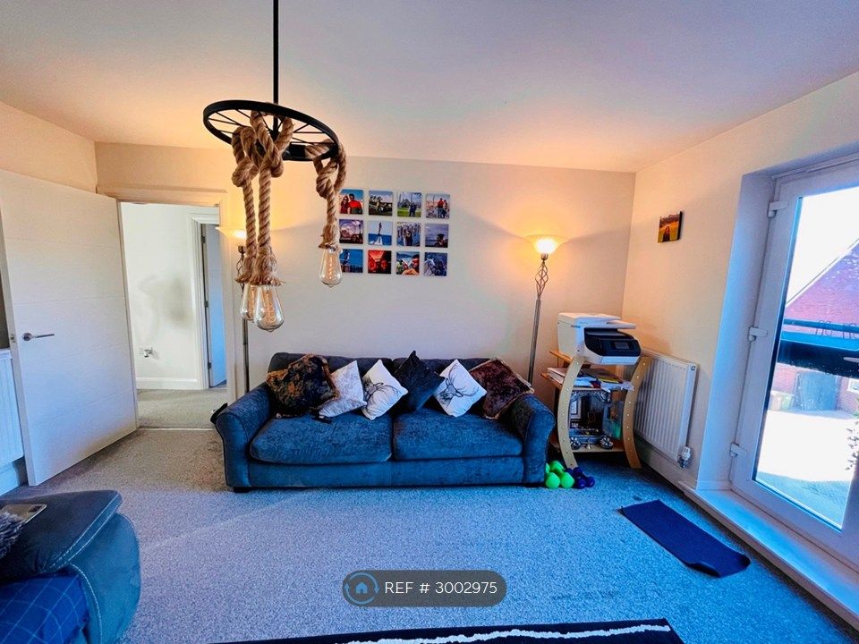 Property photo 3 of 14 Living Room