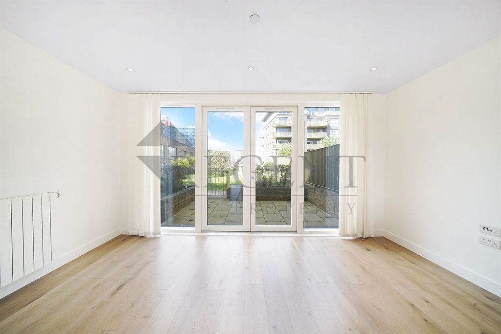 Property photo 2 of 21 Reception