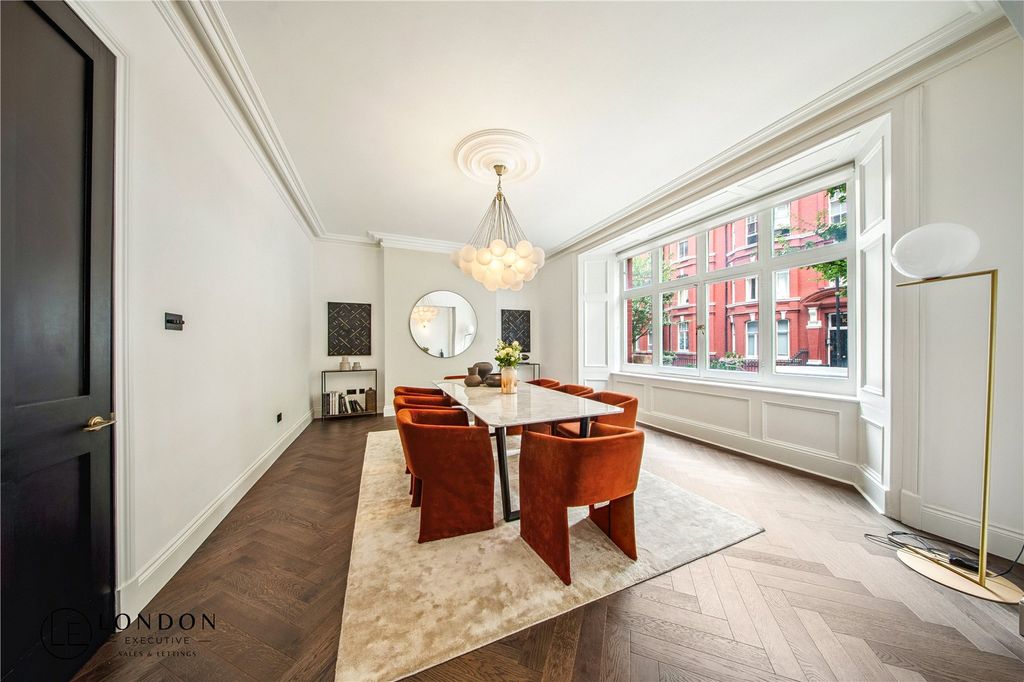 Property photo 1 of 26 Dining Room