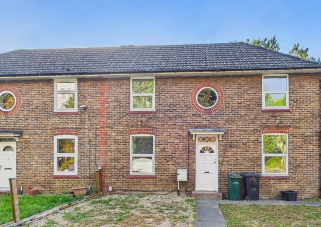 Property photo 1 of 11 Front