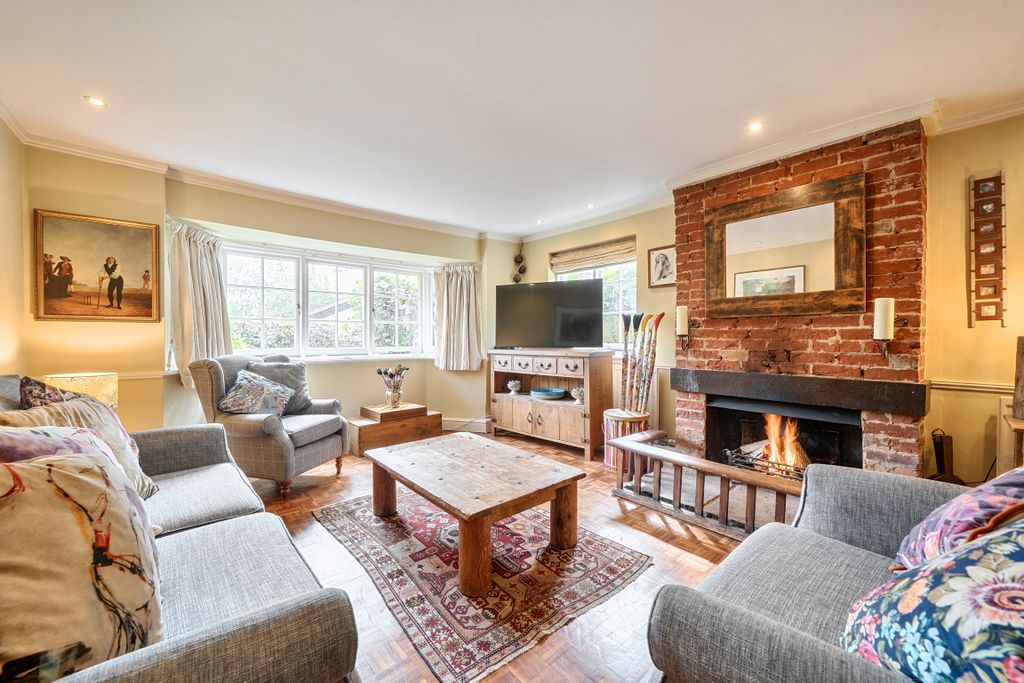 Property photo 2 of 16 Sitting Room