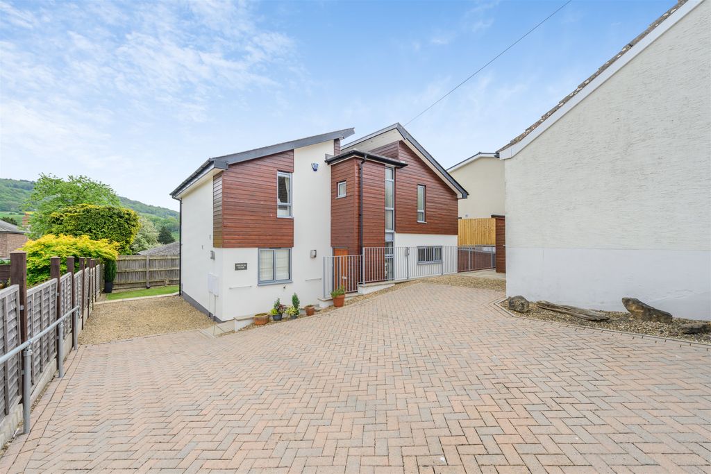 Property photo 1 of 27