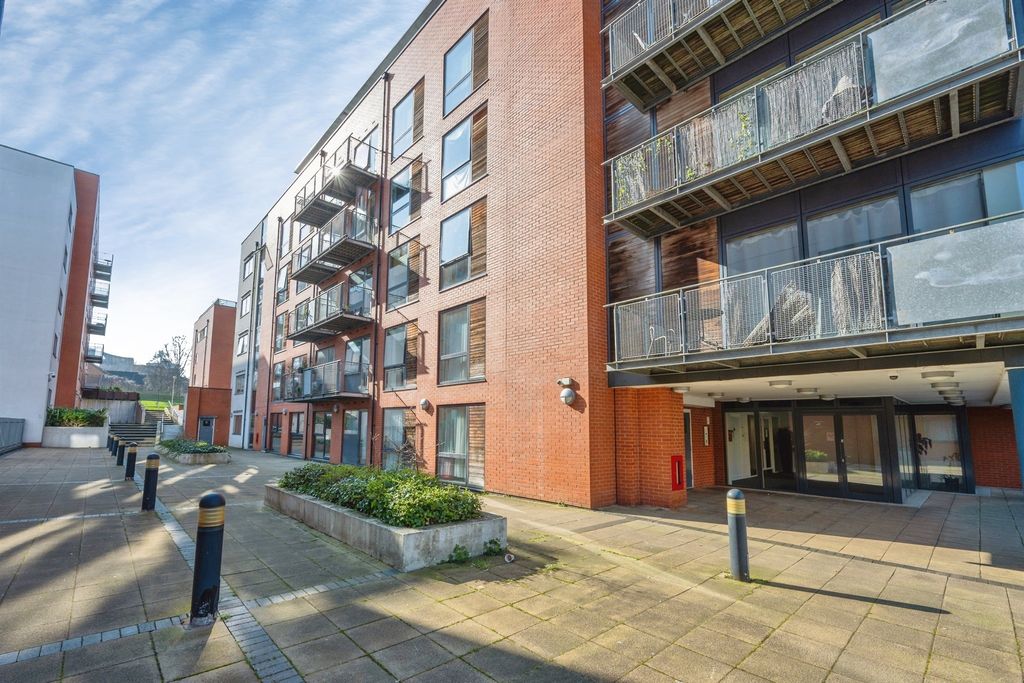 Property photo 2 of 18