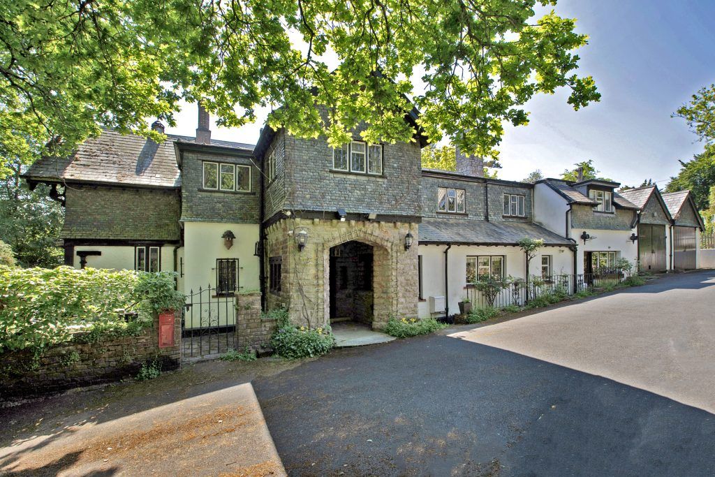 Property photo 2 of 28