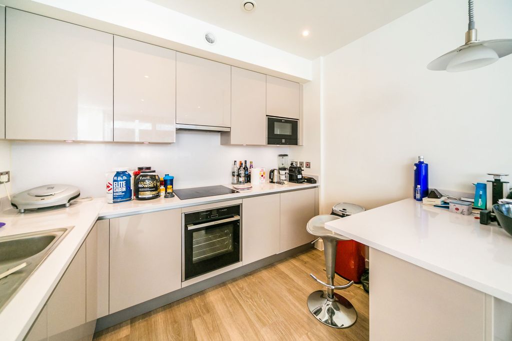 Property photo 3 of 8 Kitchen
