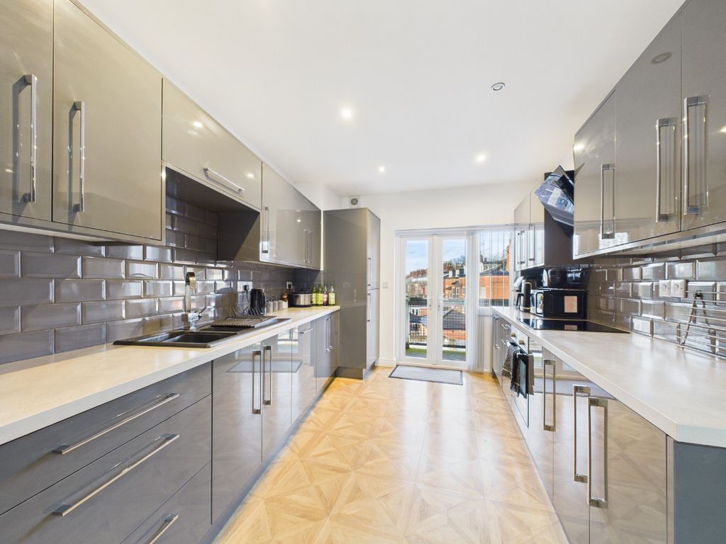 Additional image 4 of 2 bed flat for salePrinces Avenue, Hull HU5