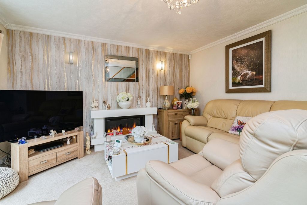 Property photo 3 of 17 Photo