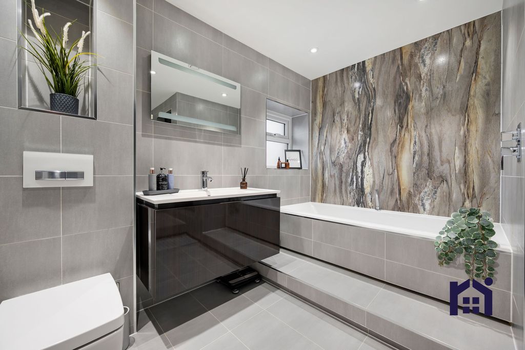 Property photo 3 of 41 En Suite