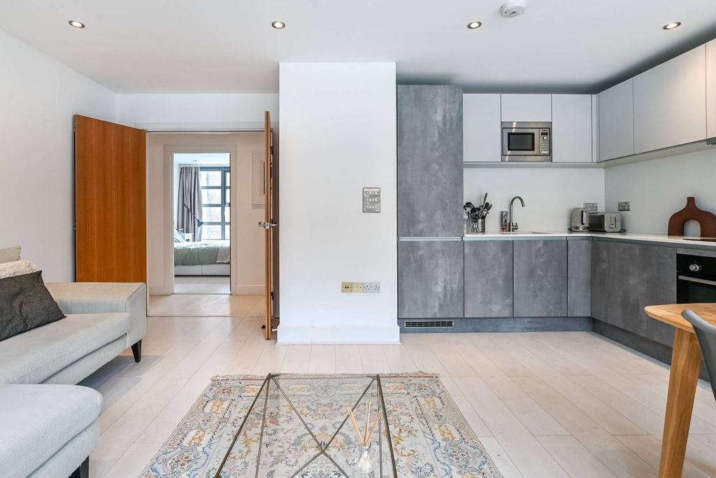 Property photo 3 of 20