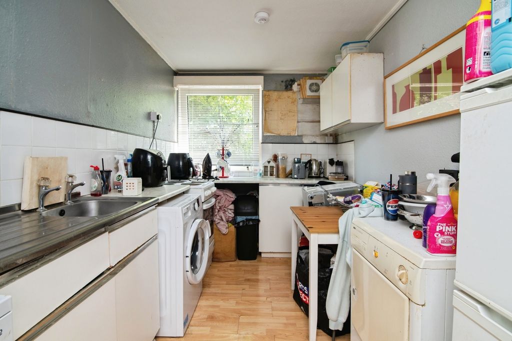Property photo 3 of 11 Photo