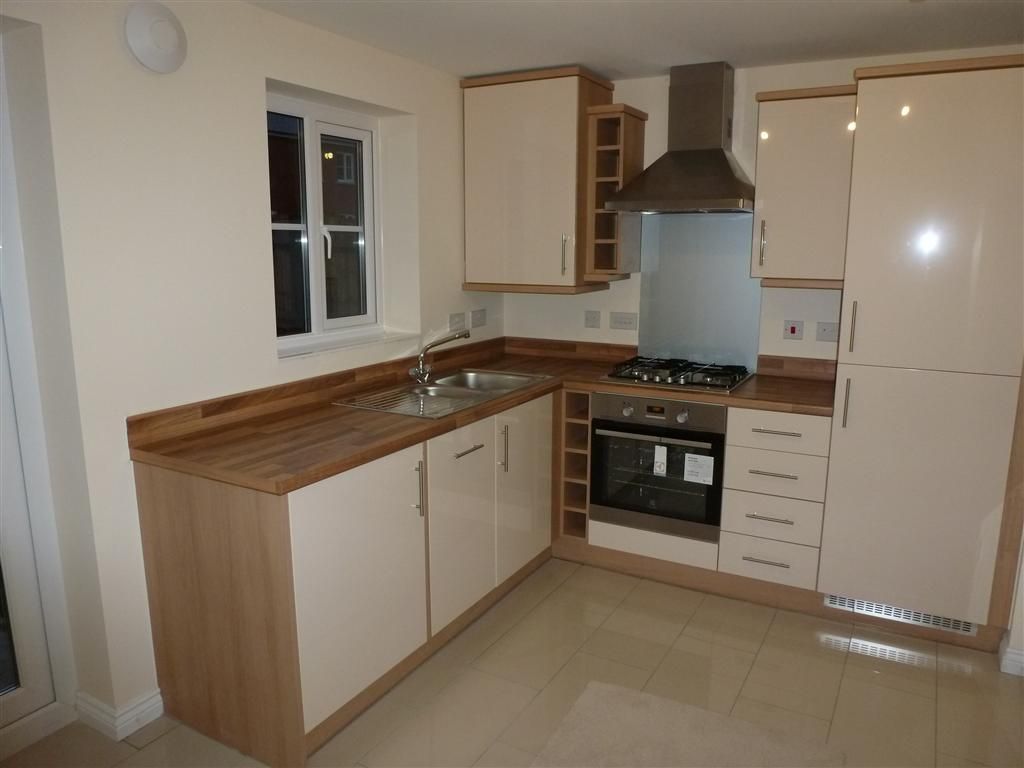 Property photo 3 of 7 Kitchen