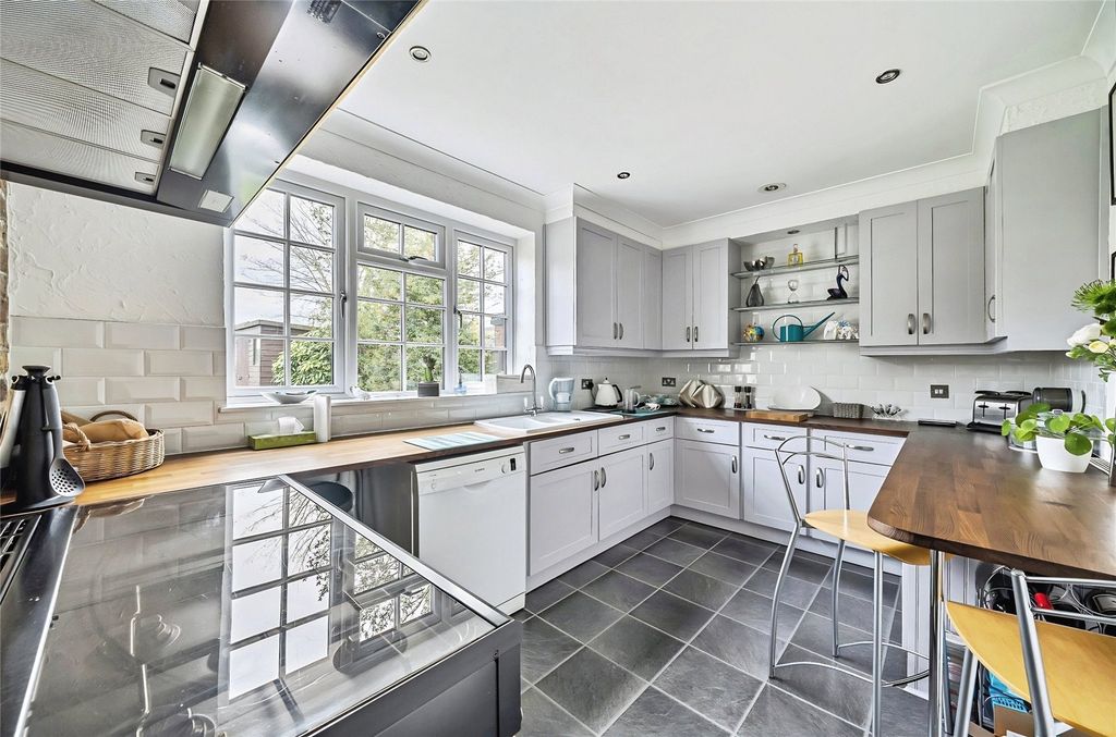 Property photo 2 of 20 Picture No. 24