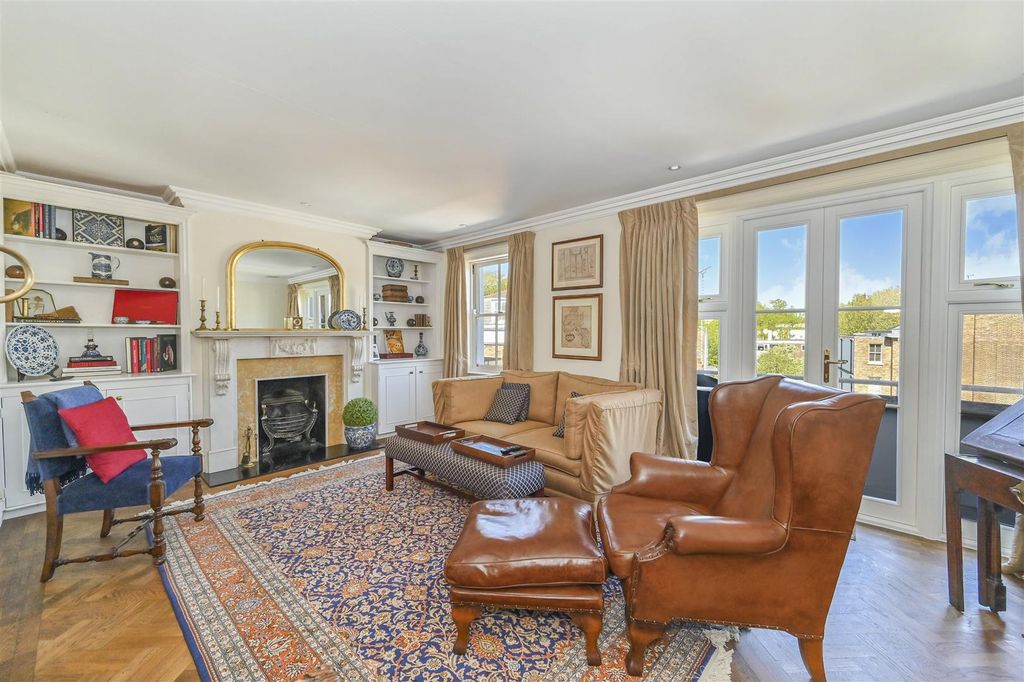 Property photo 2 of 22 8-2-Observatory-Gardens -  2.Jpg