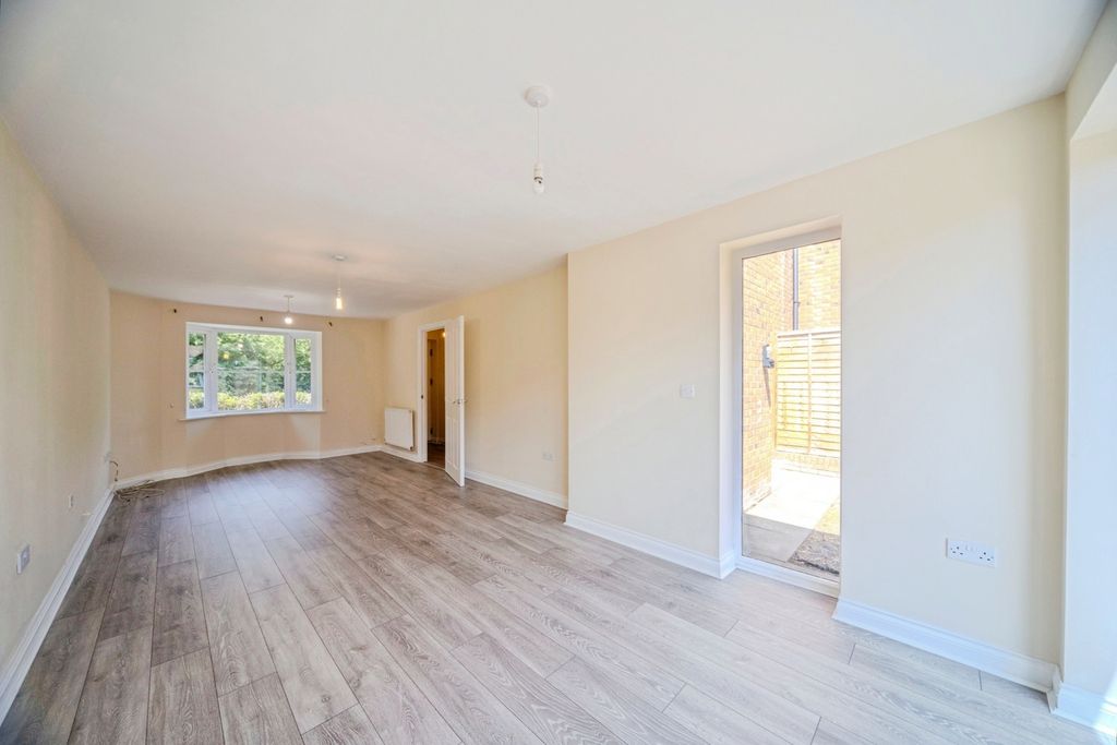 Property photo 3 of 26 Pbox-Img.Jpg