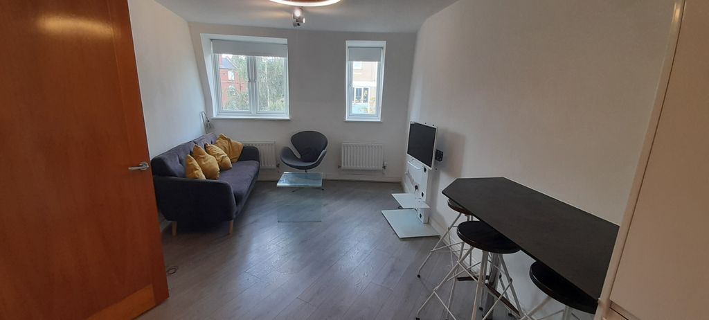 Property photo 1 of 11 3 Bedroom Flat For Rent