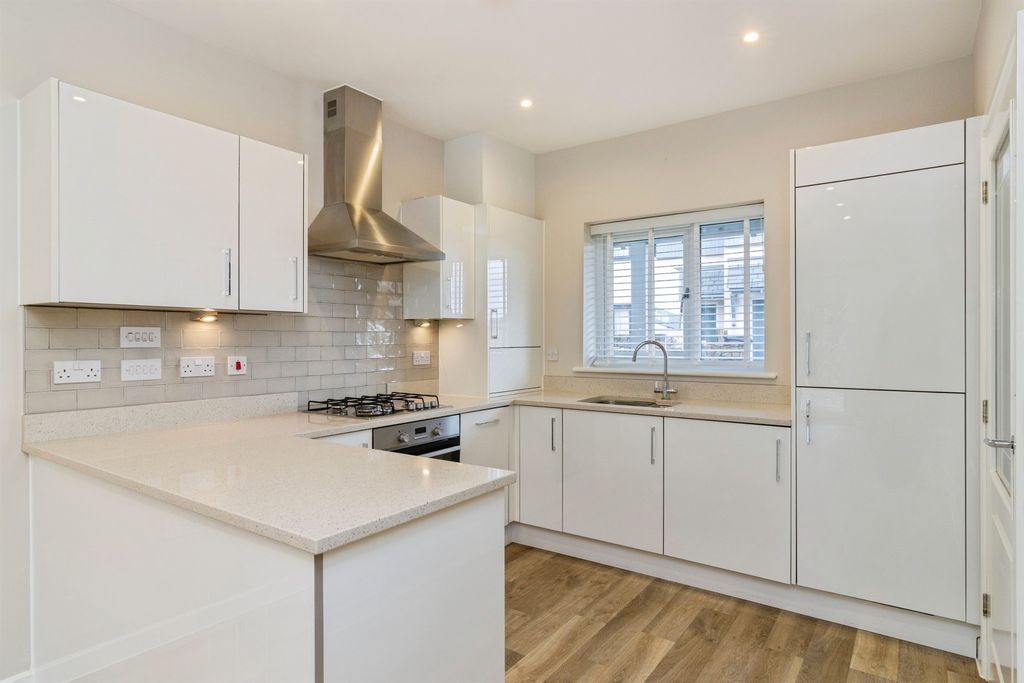 Property photo 3 of 30