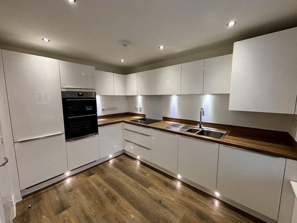 Property photo 2 of 14 Kitchen