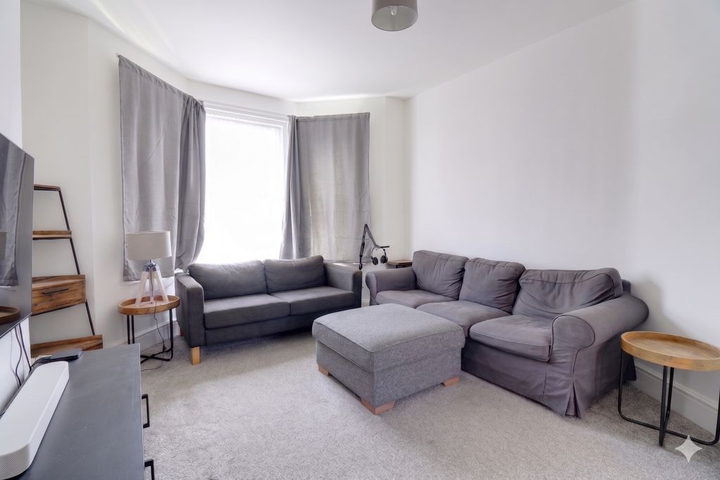 Property photo 2 of 14 Lounge