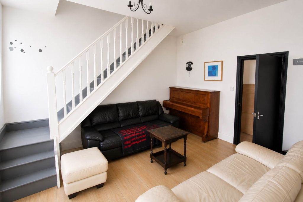 Property photo 2 of 13