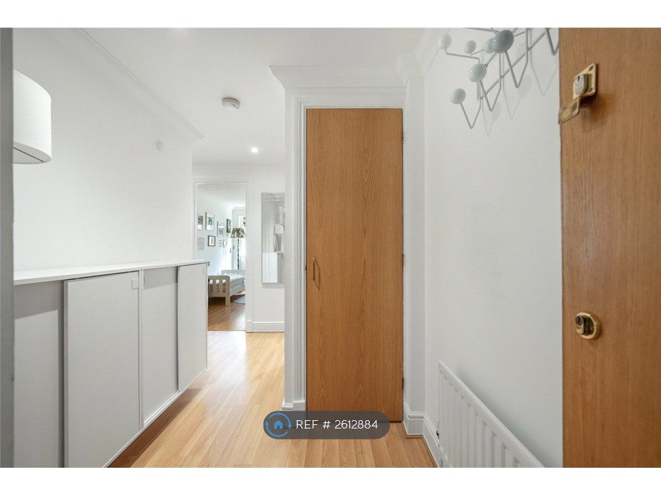 Property photo 3 of 19 Entrance