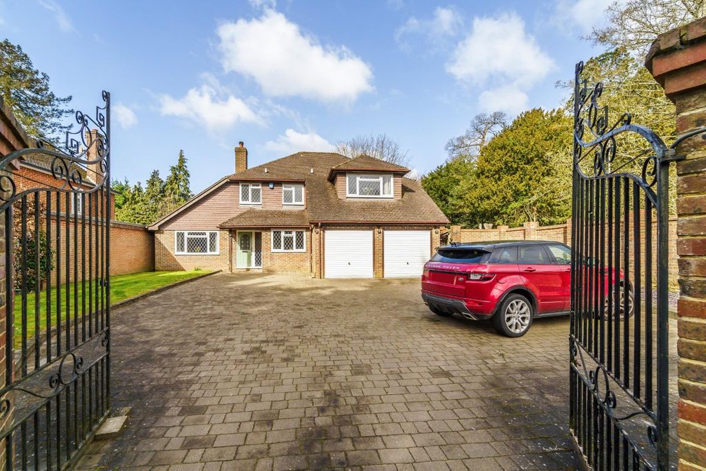 Property photo 1 of 20 Tadworth Close
