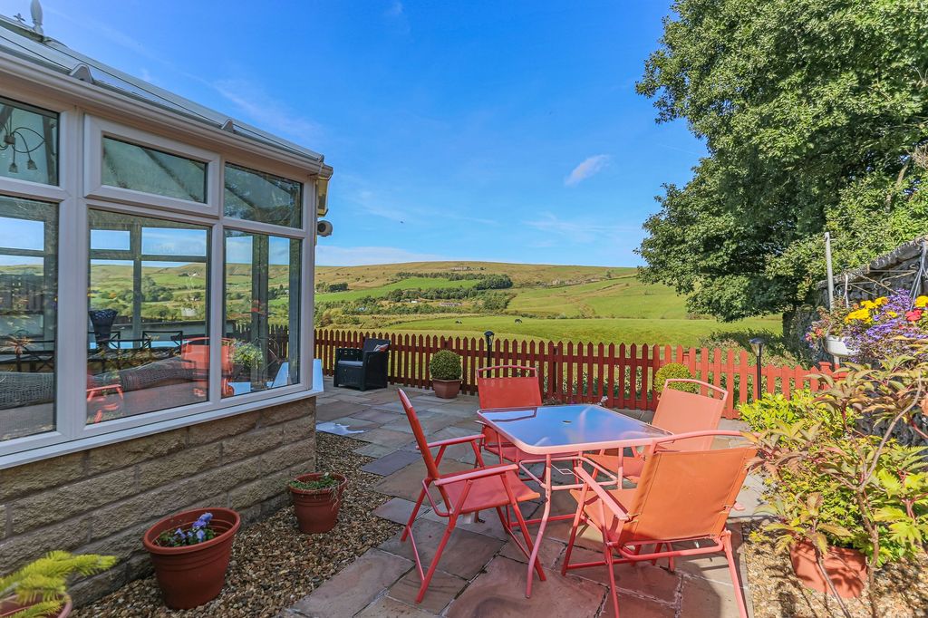 Property photo 2 of 27