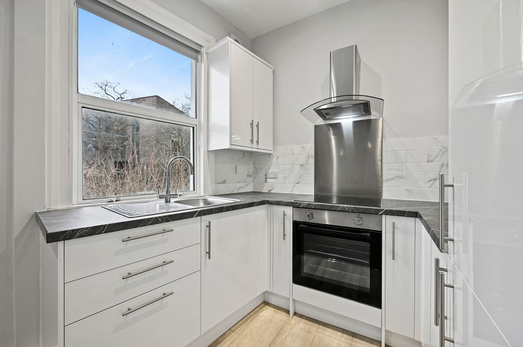 Property photo 2 of 9 Kitchen