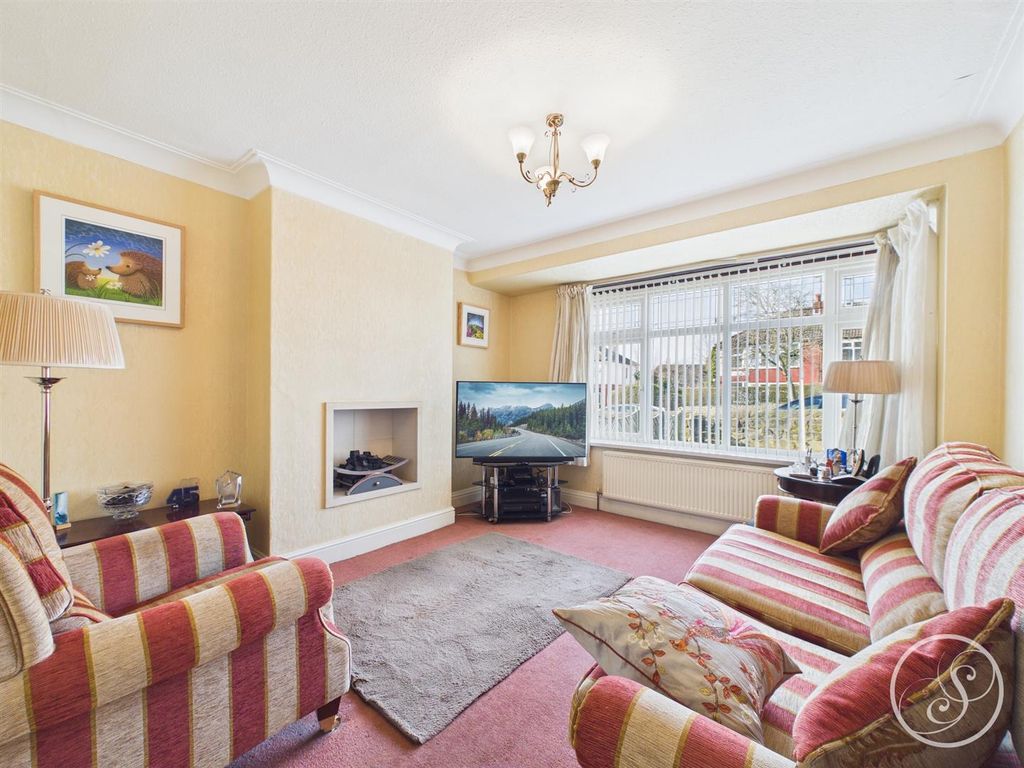 Property photo 3 of 15 Lounge