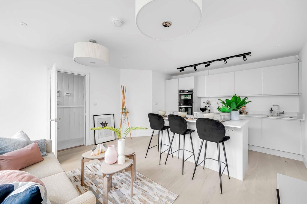 Property photo 3 of 18 Image