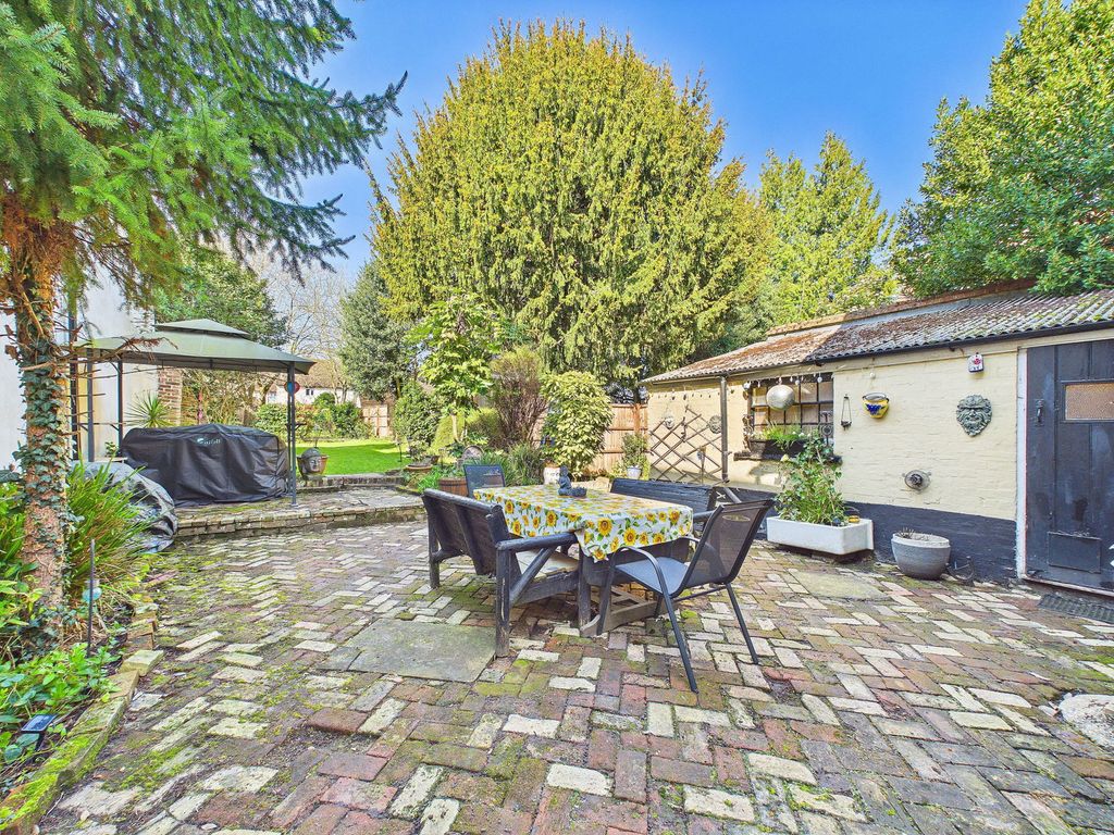 Property photo 2 of 32