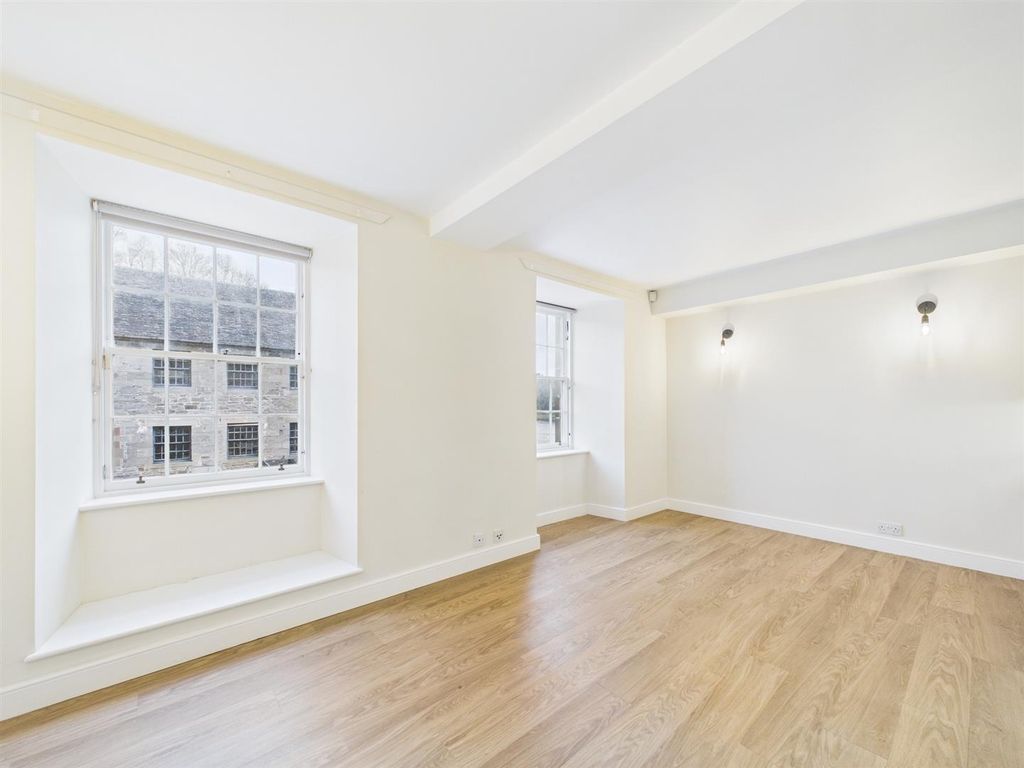 Property photo 2 of 16 Cam01486G0-Pr0993-Still005.Jpg