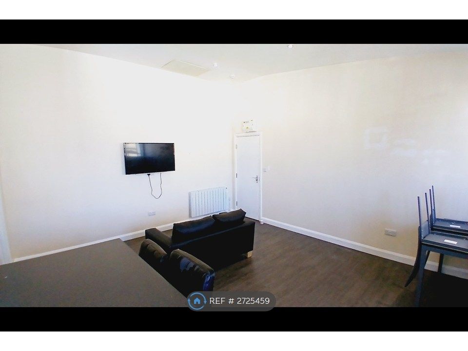 Property photo 3 of 9 Living Area