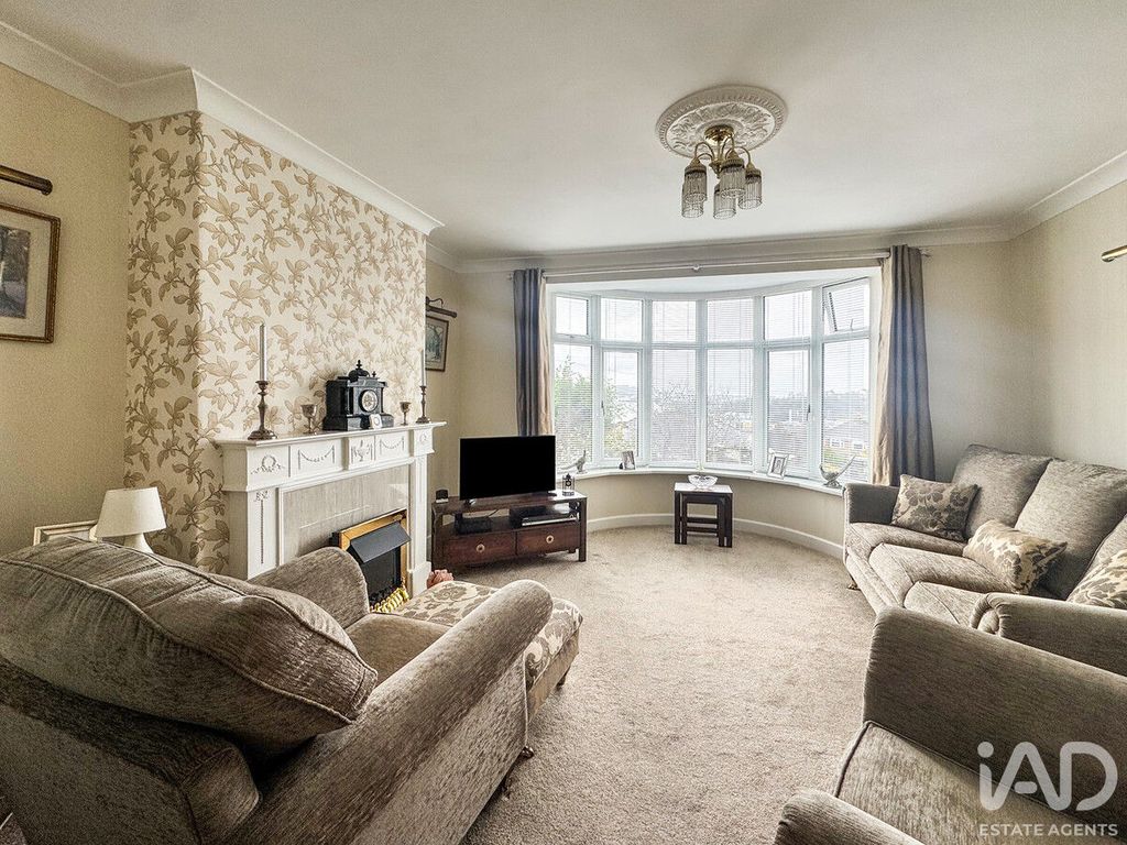 Property photo 3 of 19