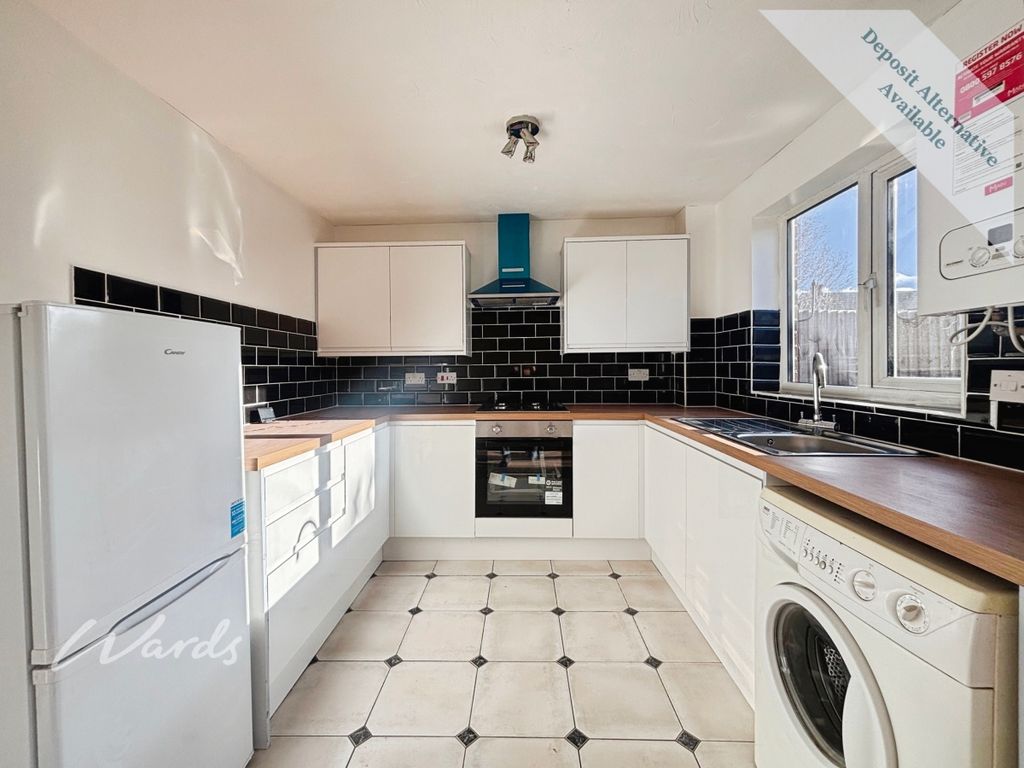 Property photo 3 of 11 Kitchen