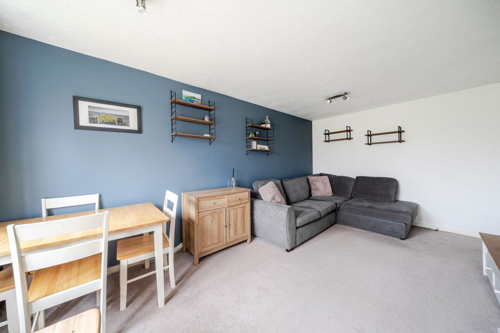 Property photo 3 of 8 1437867-7-69Ca77d...