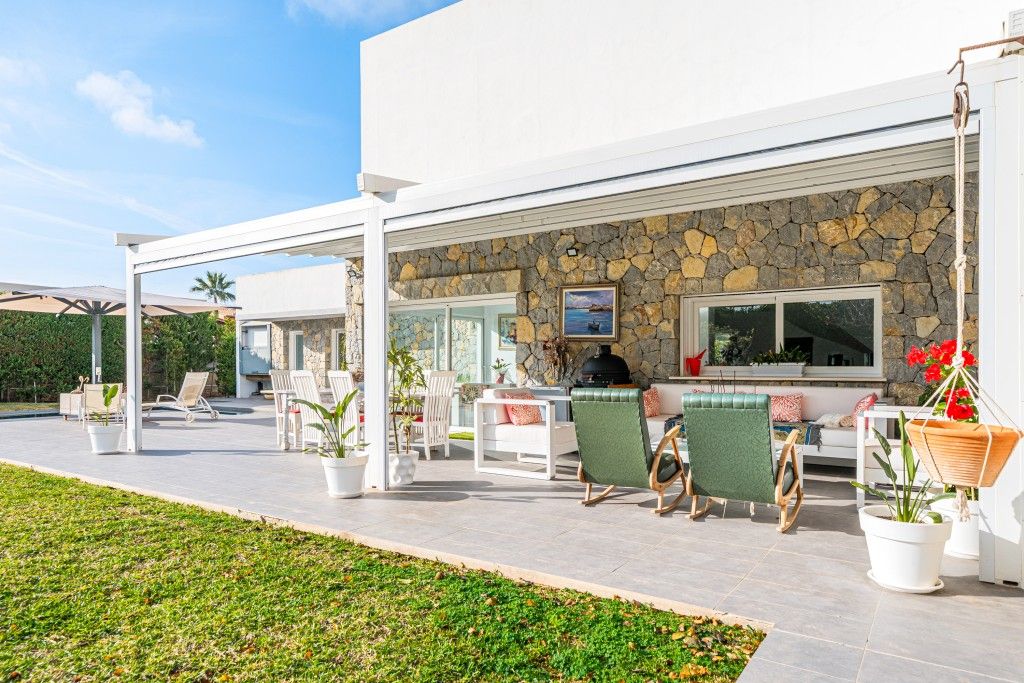 Property photo 2 of 20 Covered Terrace